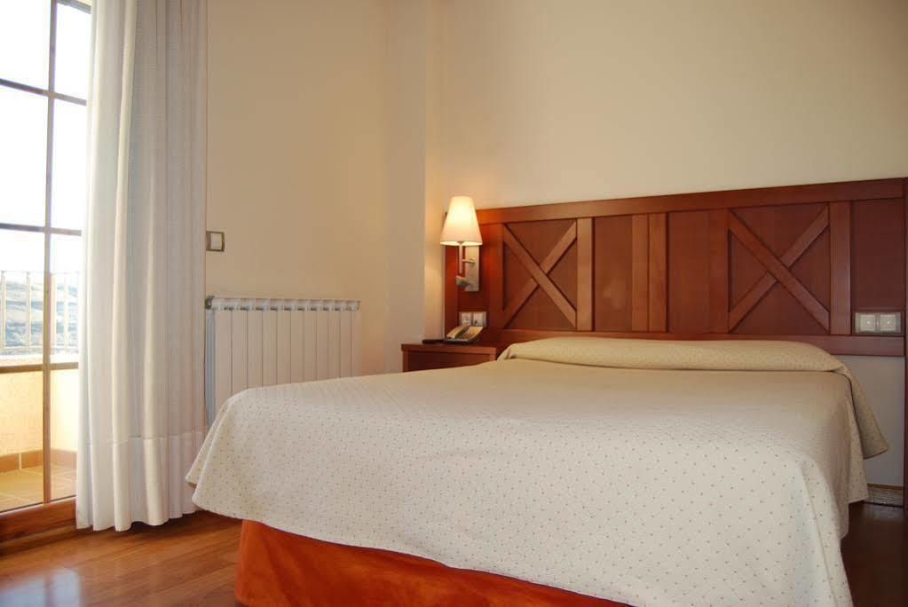 Hotel Meleiros Castro De Sanabria Екстер'єр фото